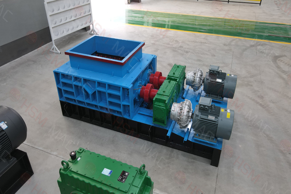 瀝青混凝土破碎機廠家,瀝青路面強力齒輥破碎機型號圖片,混凝土強力分級破碎機性能優勢,瀝青料雙齒輥式破碎機生產現場